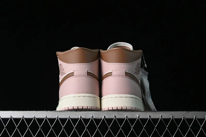 All categories Air Jordan Jordan series basketball shoes Air Jordan 1 Mid Air Jordan 1 Mid AJ1 Joe 1 khaki powder China basketball shoes BQ6472-620